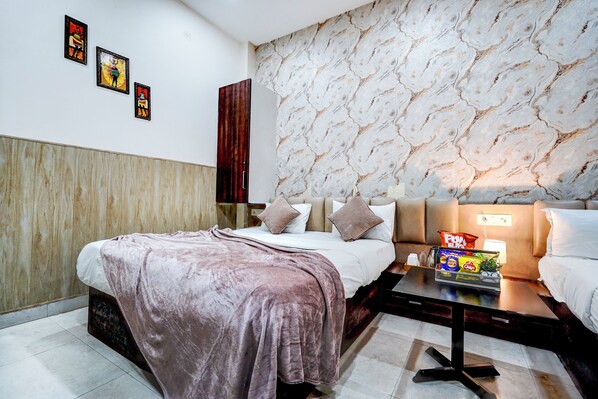 Deluxe Double Room | Desk, free WiFi - Restin Hotels Near Botanical Garden (Noida)
