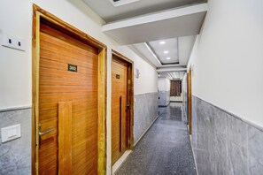 Lobby - Restin Hotels Near Botanical Garden (Noida)