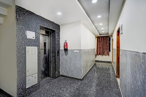 Lobby - Restin Hotels Near Botanical Garden (Noida)