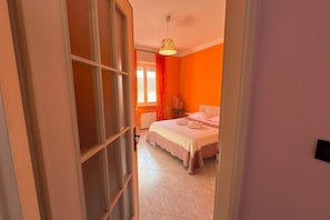 2 bedrooms, iron/ironing board