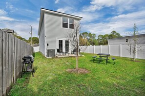 Outdoor dining - Lux Stay! Pet Friendly, Game Room, 8 min 2downtown (St. Augustine)