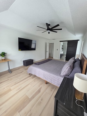 5 bedrooms, WiFi, bed sheets