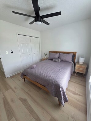 5 bedrooms, WiFi, bed sheets - Newly Remodeled 5BR Home | Spacious & Modern (Dacula)