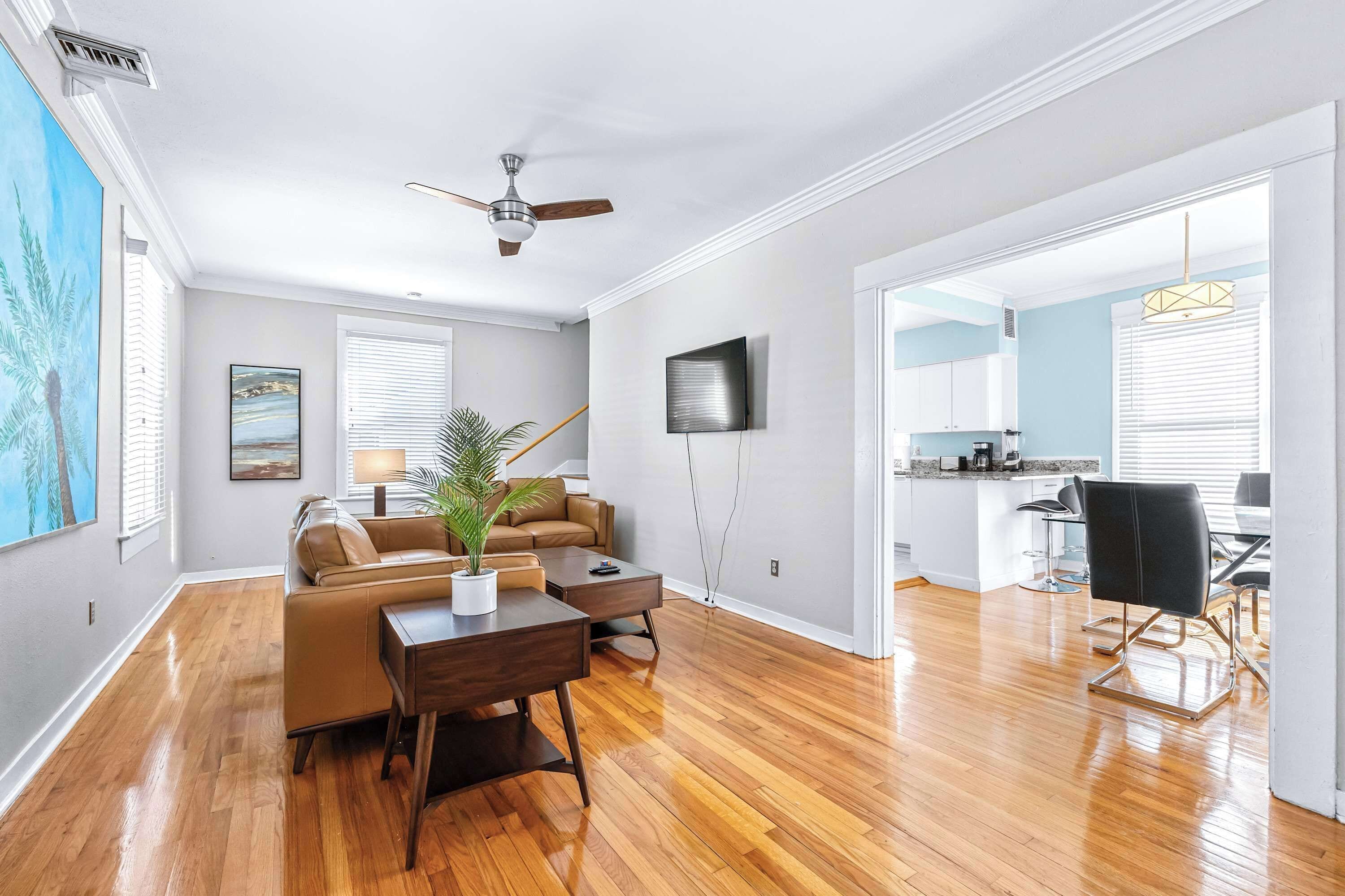 Casa, várias camas, cozinha, vista para o jardim (Sunny Haven by the Village) | Área de estar