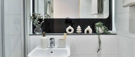 Single Room, Non Smoking | Bathroom