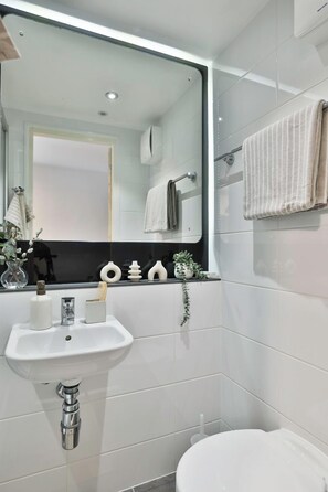 Single Room, Non Smoking | Bathroom - Student Only Ayton House (St. Andrews)