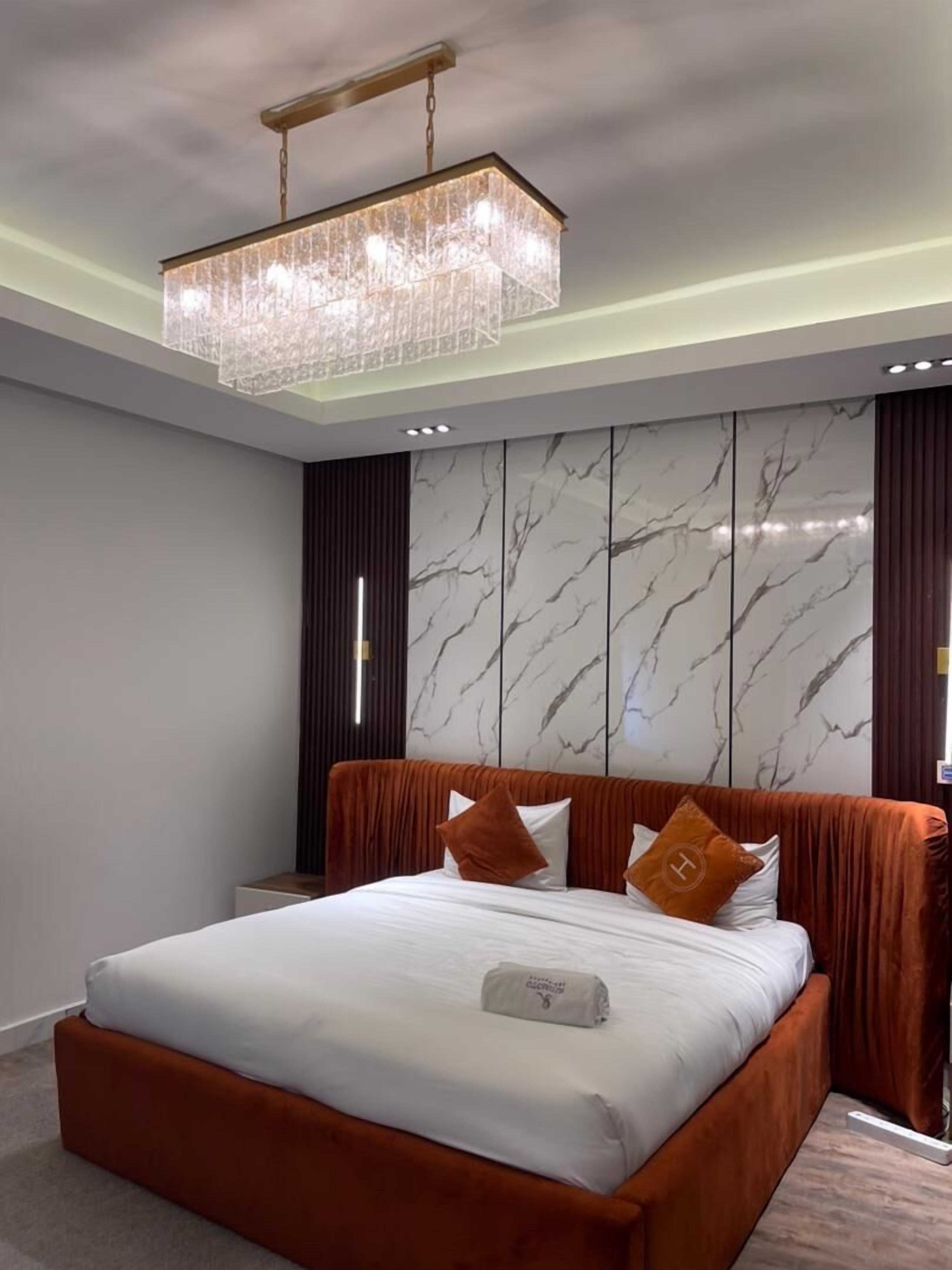 Luxury Διαμέρισμα | Κλινοσκεπάσματα υψη λής ποιότητας, χώρος εργασίας για λάπτοπ 