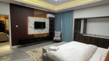 奢华公寓, 阳台, 泳池景观 | 熨斗/熨衣板、免费 WiFi