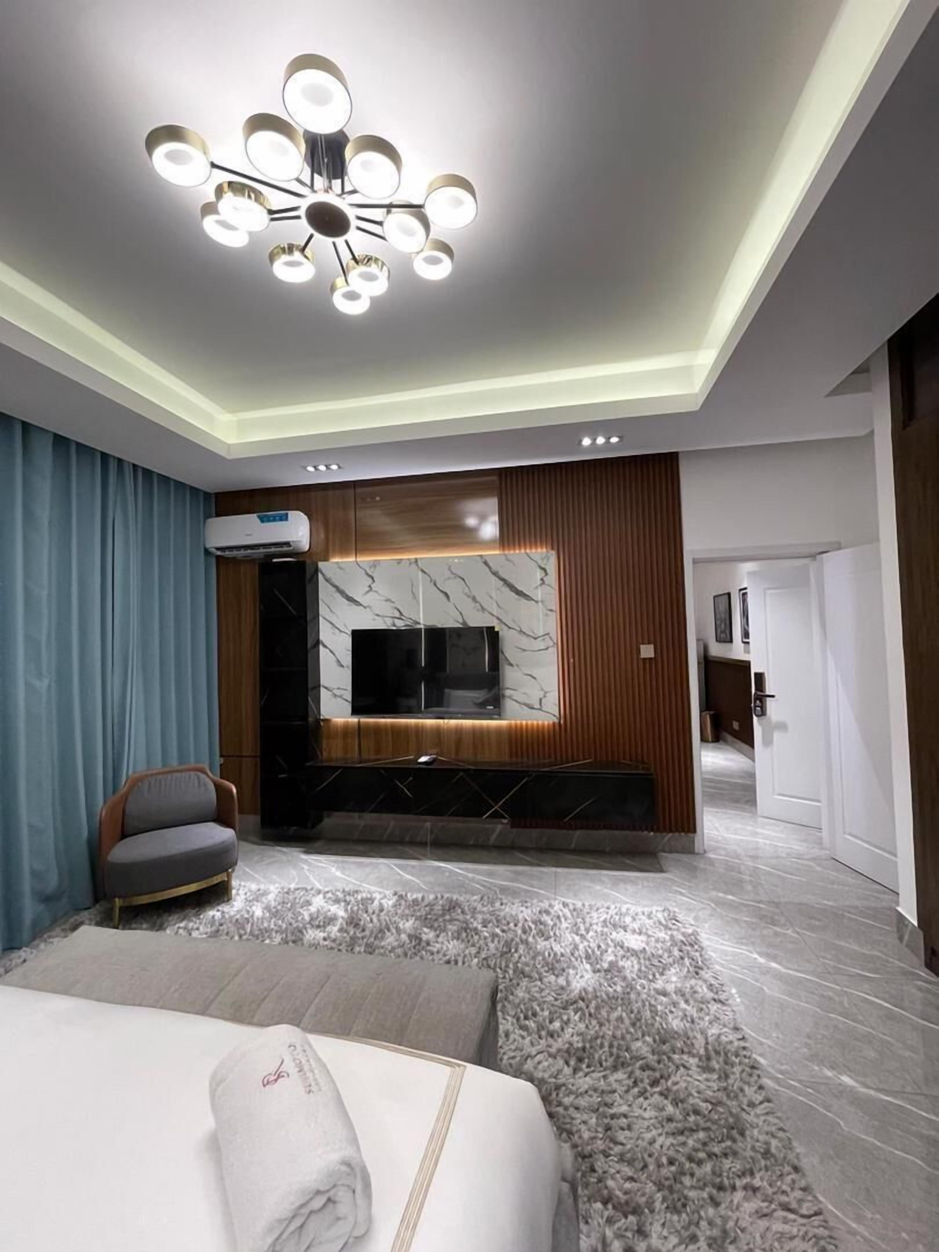 Business Apartment | Peralatan tempat tidur premium, ruang kerja komputer riba 