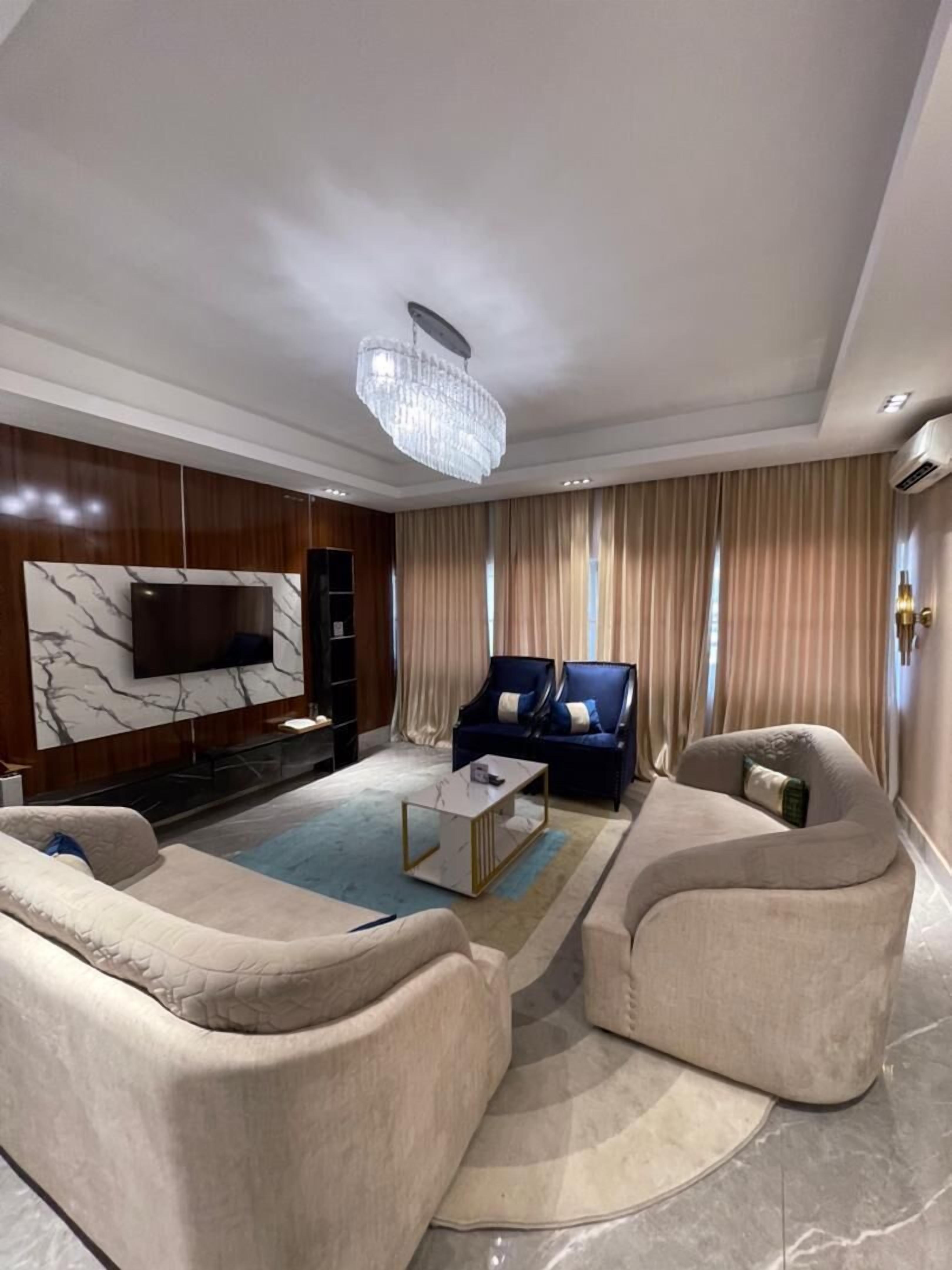 Een 6-inch ledtelevisie met satellietzenders en Netflix