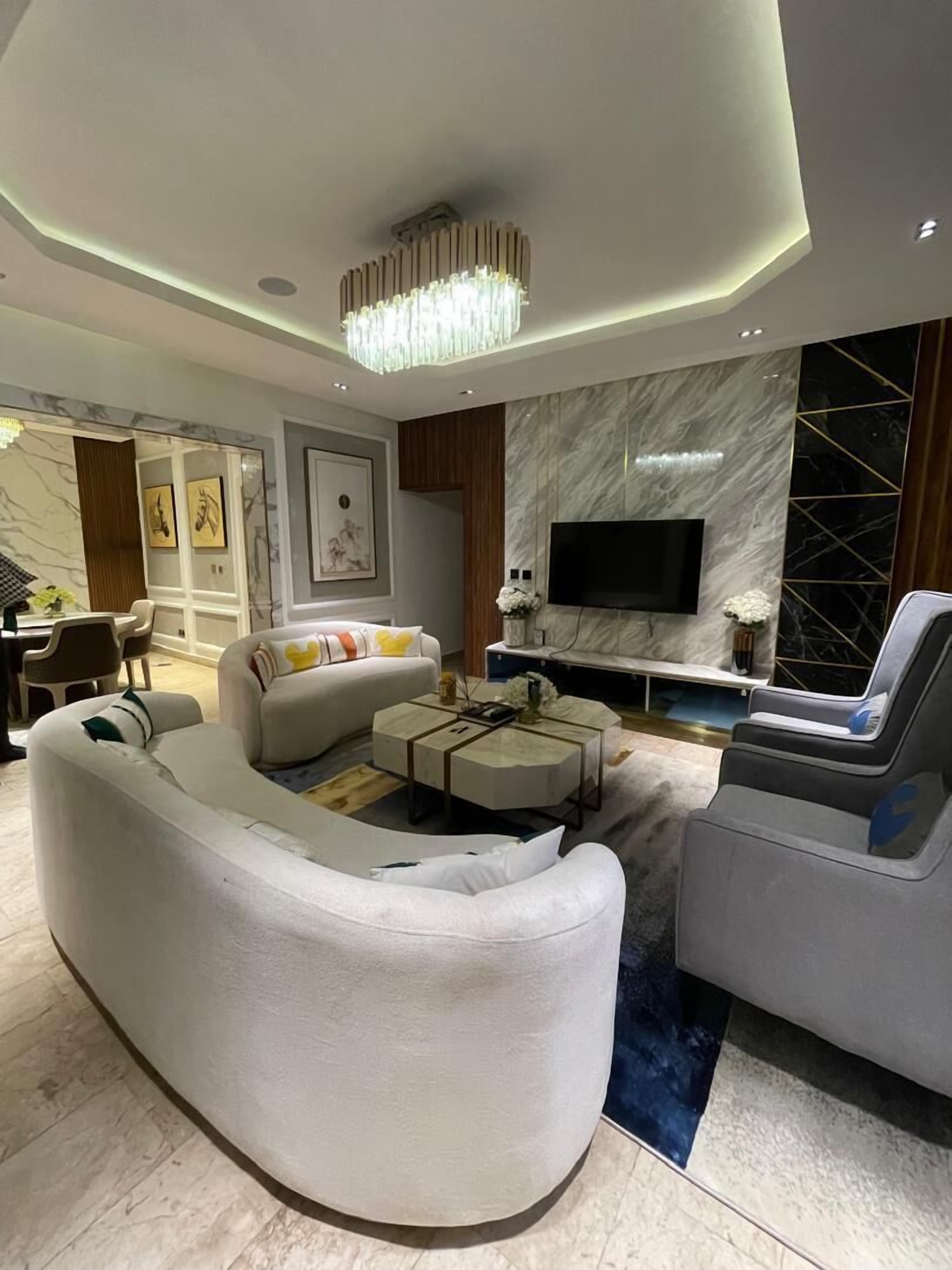 Luxury-Apartment, Balkon, Poolblick | Wohnbereich