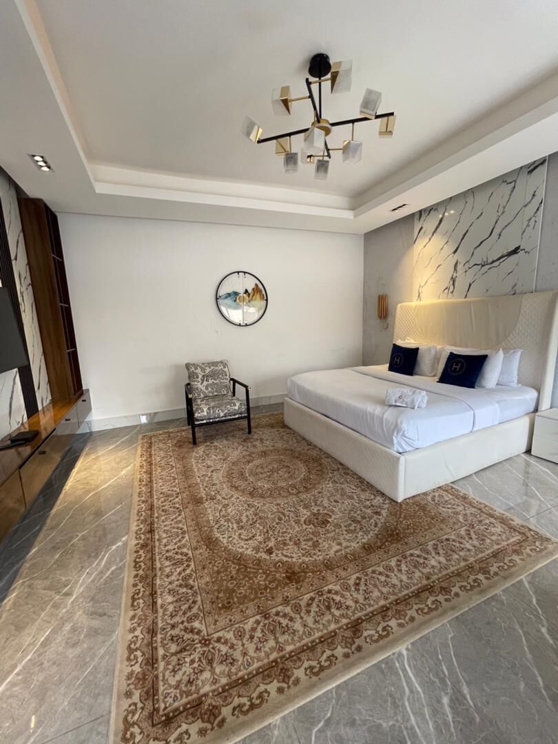 Premium bedding, laptop workspace, iron/ironing board, free WiFi
