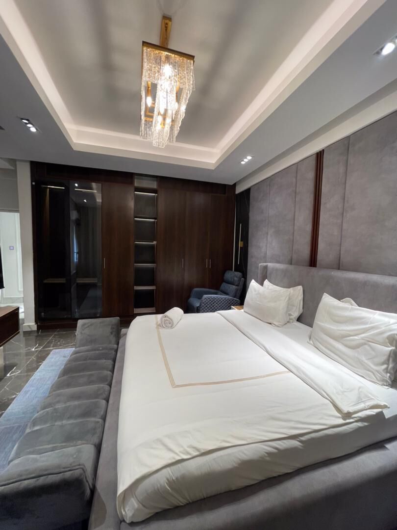 Premium bedding, laptop workspace, iron/ironing board, free WiFi