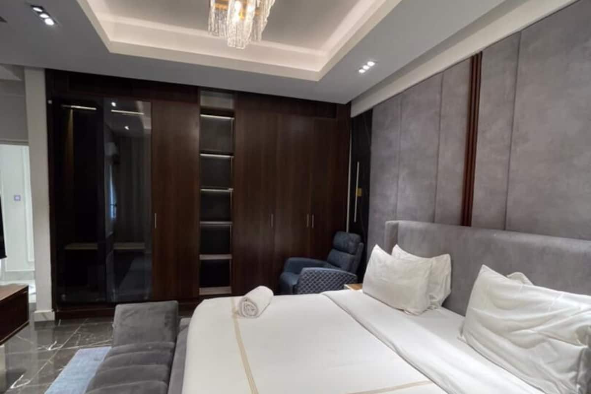 Premium bedding, laptop workspace, iron/ironing board, free WiFi