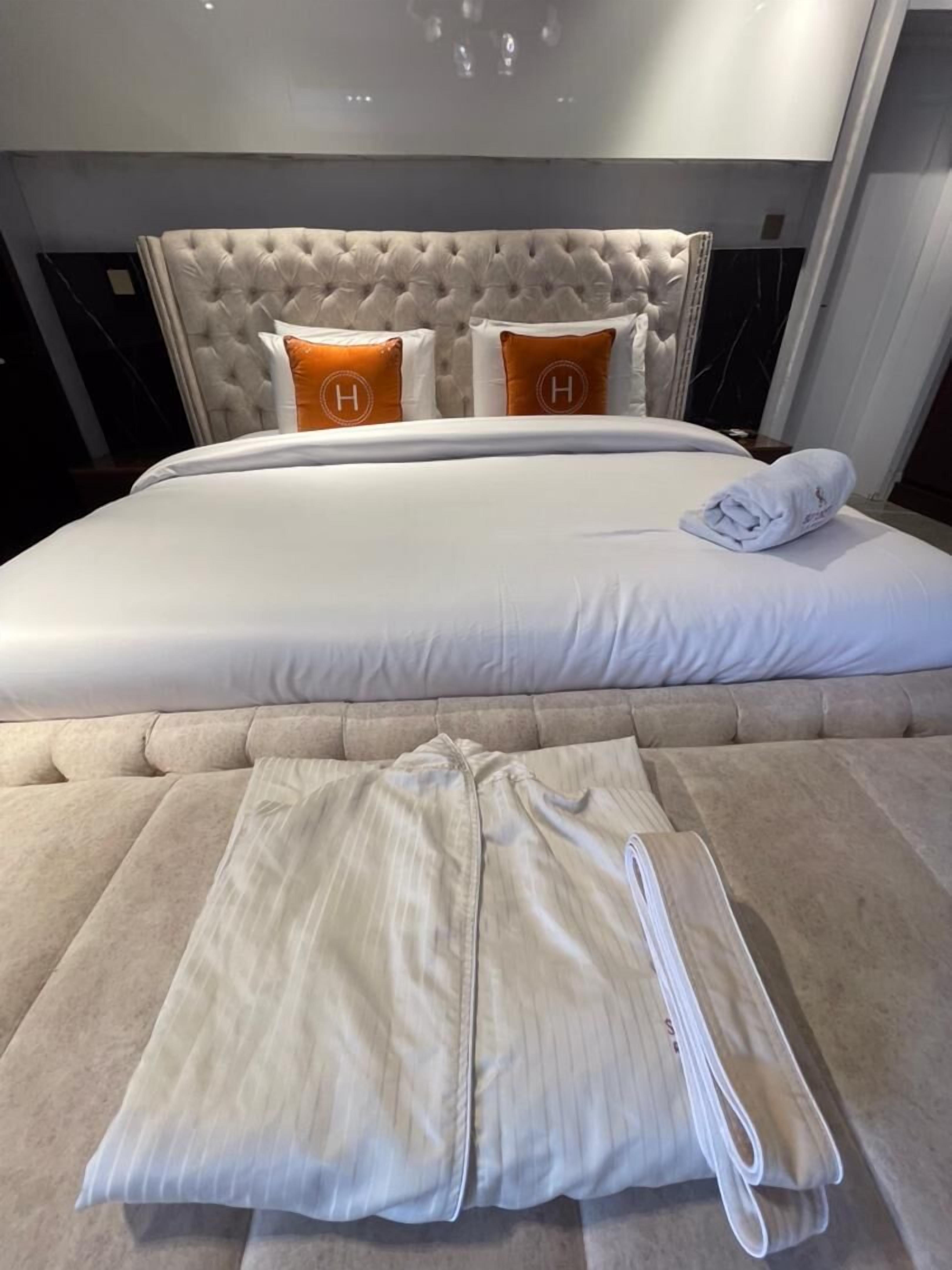 أغطية فراش متميزة ومساحة عمل للكمبيوتر المحمول ومكواة/لوح كي