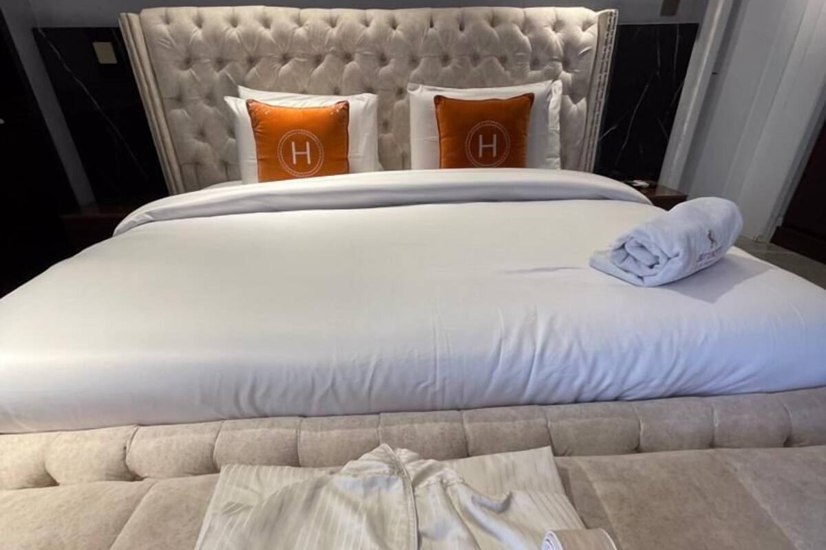 أغطية فراش متميزة ومساحة عمل للكمبيوتر المحمول ومكواة/لوح كي