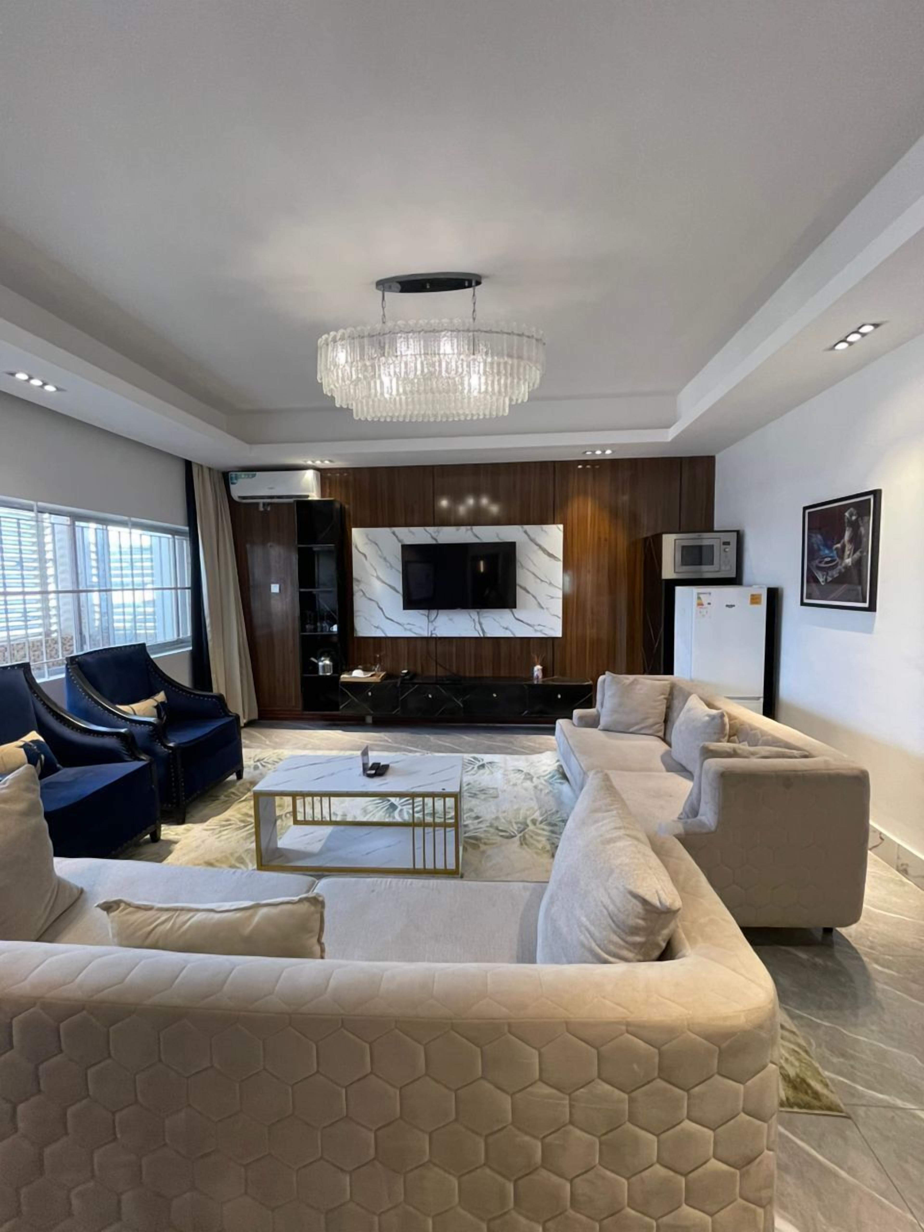 Exclusive Apartment | Premium bedding, laptop workspace, iron/ironing board, free WiFi