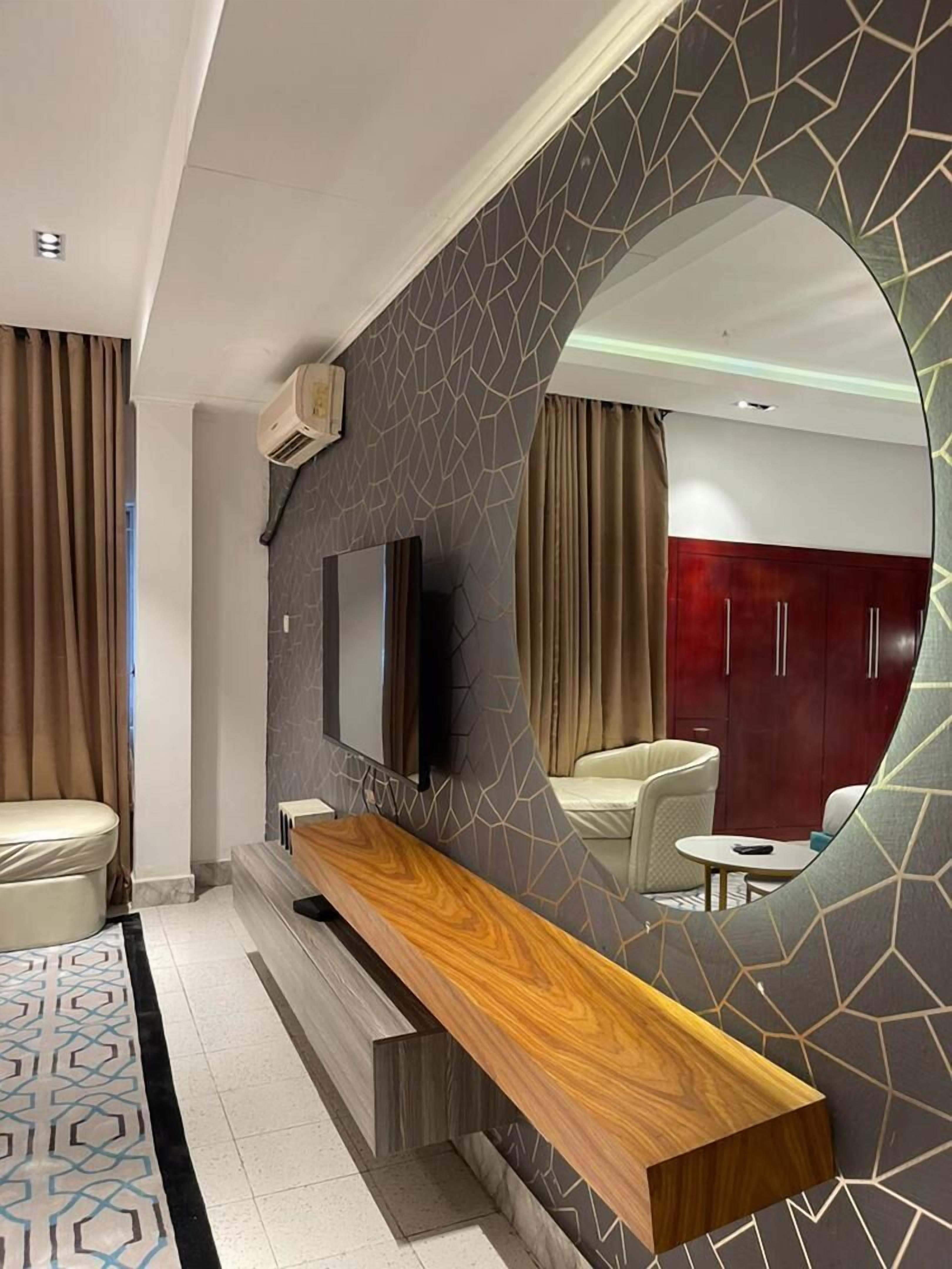 Apartment | Premium bedding, laptop workspace, iron/ironing board, free WiFi