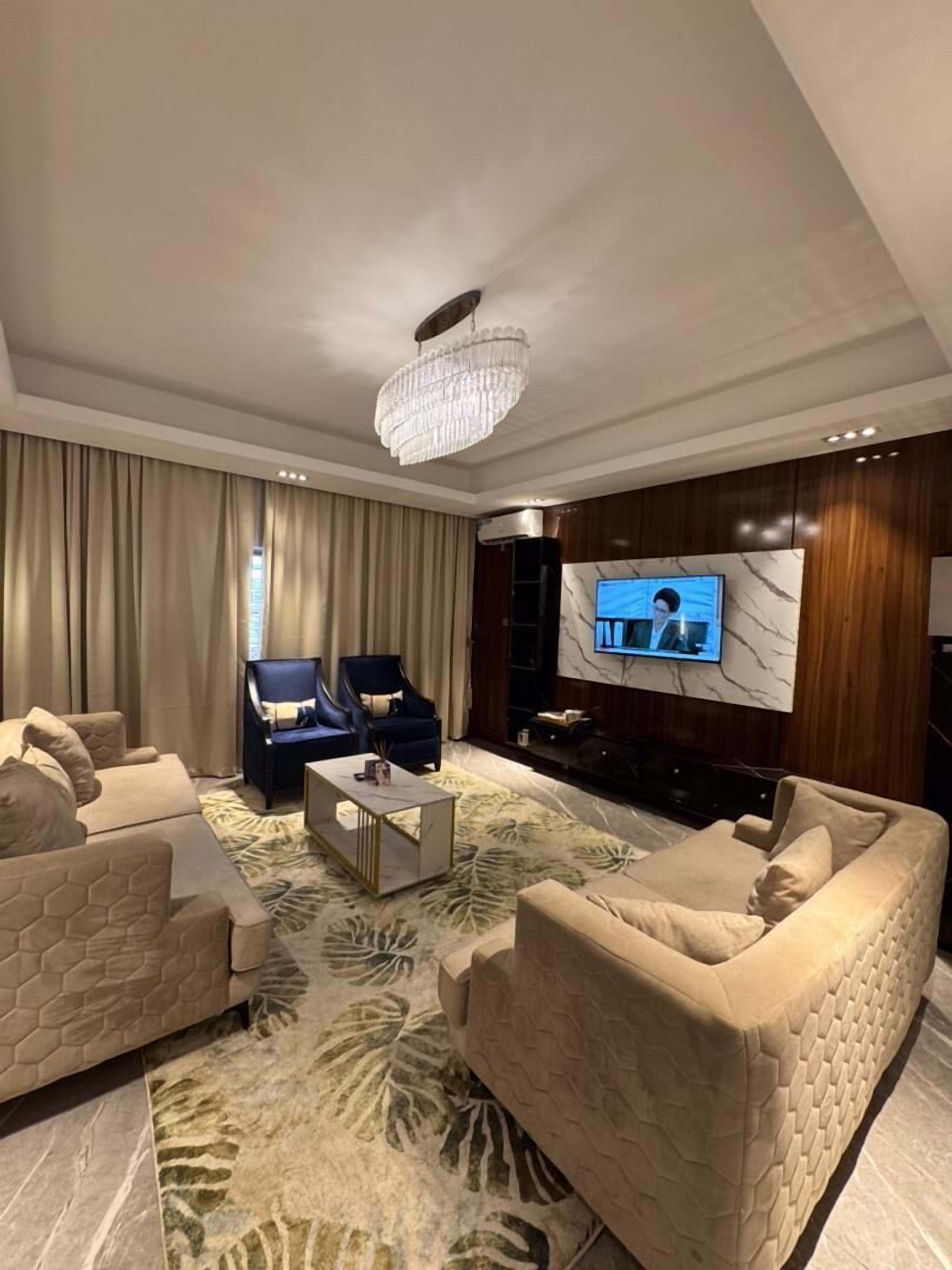 6-inch LED TV with satellite channels, Netflix, streaming services