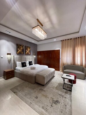 Premium bedding, laptop workspace, iron/ironing board, free WiFi - Sujimoto Residences Precious (Lagos)