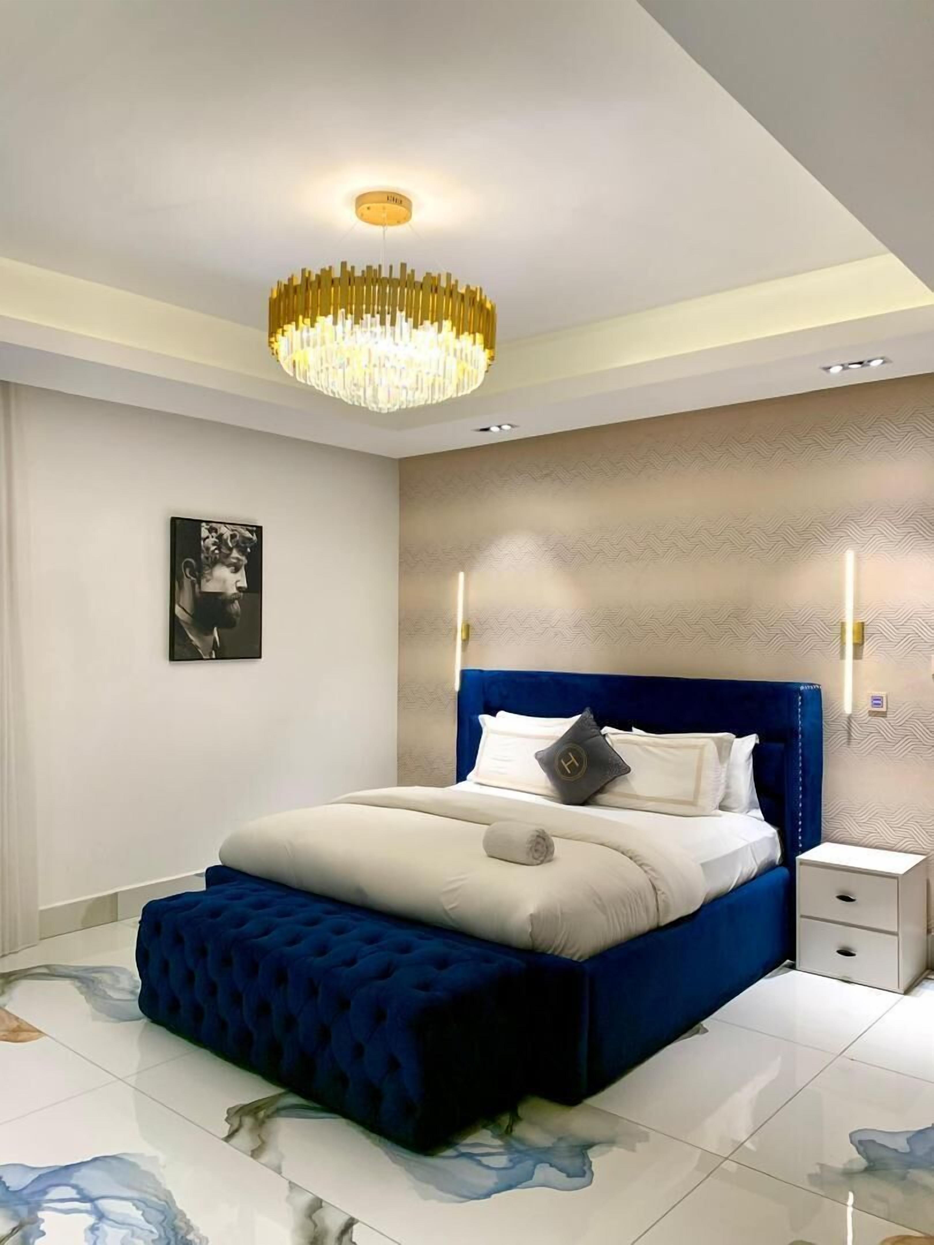 Business Apartment | Peralatan tempat tidur premium, ruang kerja komputer riba 