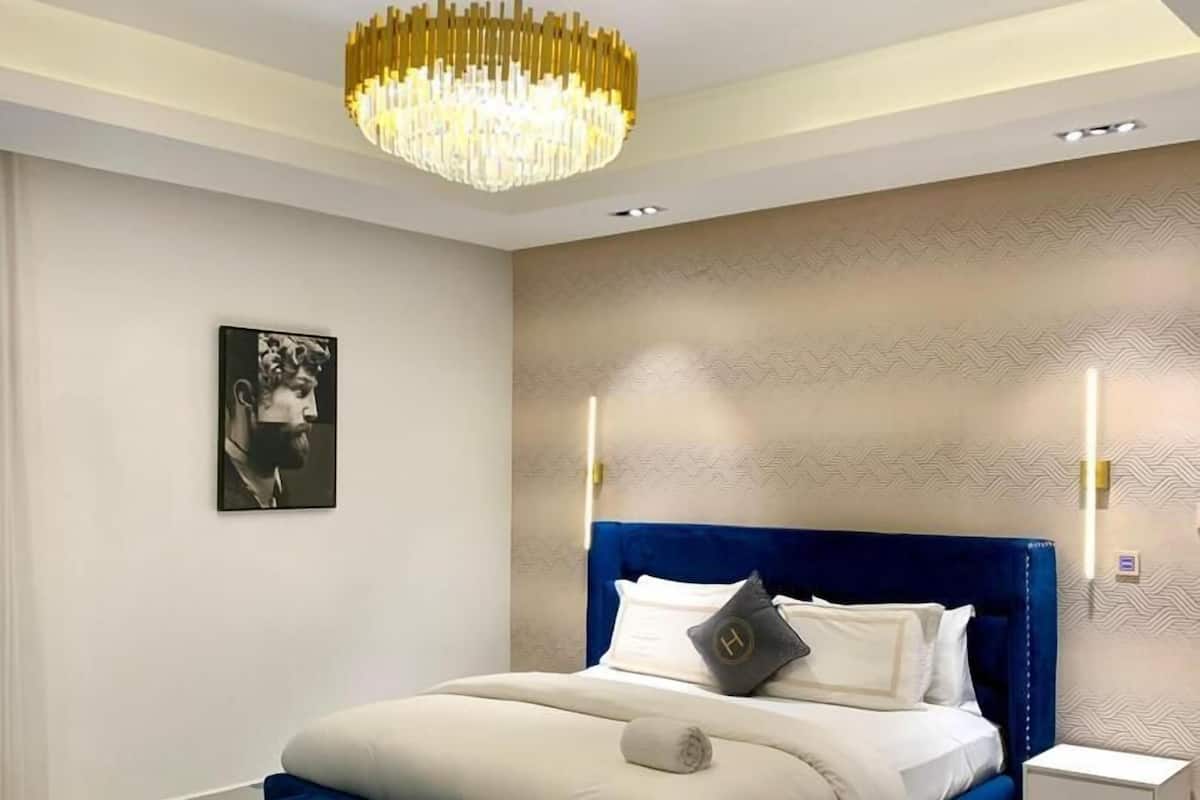 أغطية فراش متميزة ومساحة عمل للكمبيوتر المحمول ومكواة/لوح كي