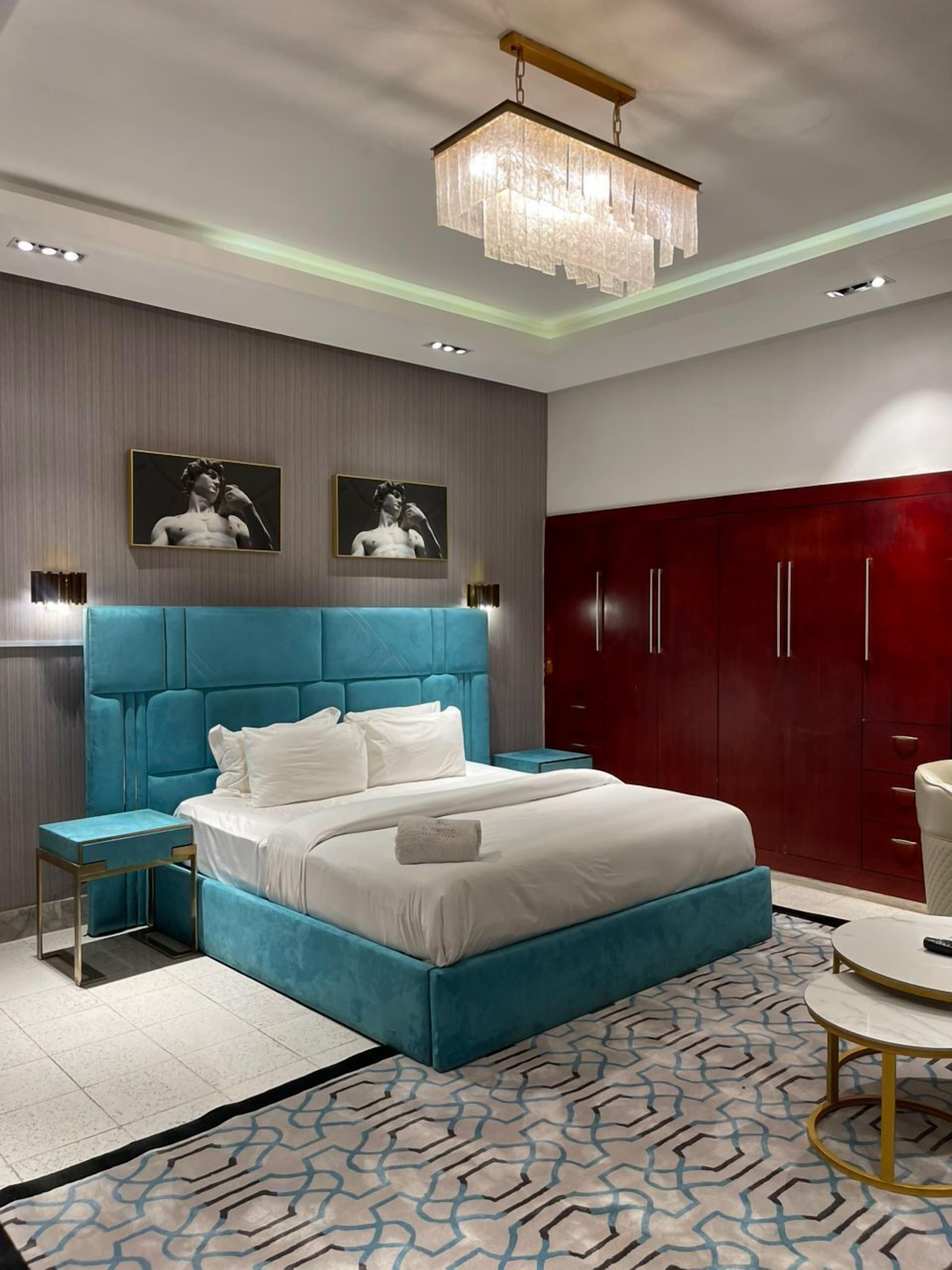 Luxury Διαμέρισμα | Κλινοσκεπάσματα υψηλής ποιότητας, χώρος εργασίας για λάπτοπ 