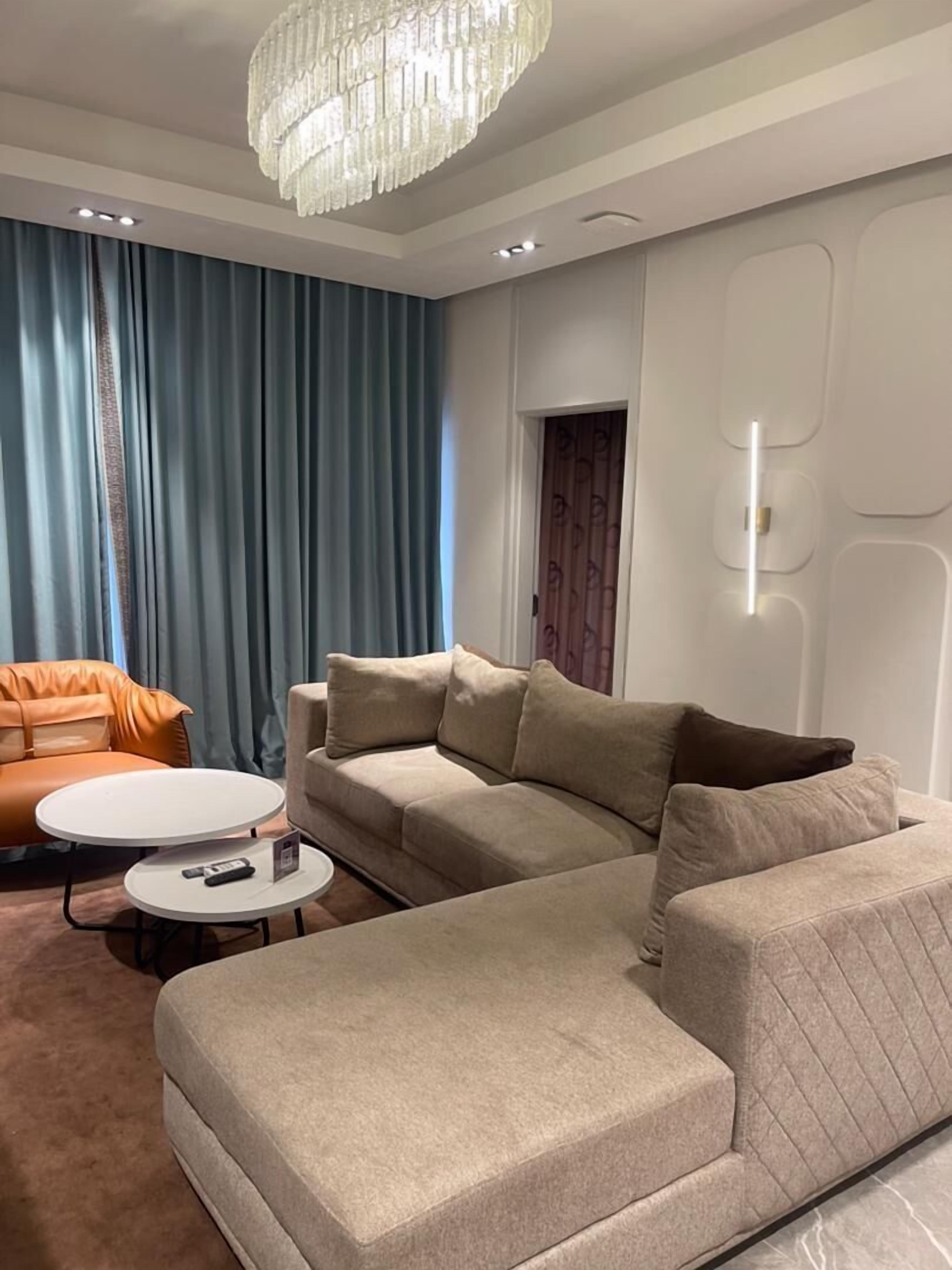 6-inch LED TV with satellite channels, Netflix, streaming services