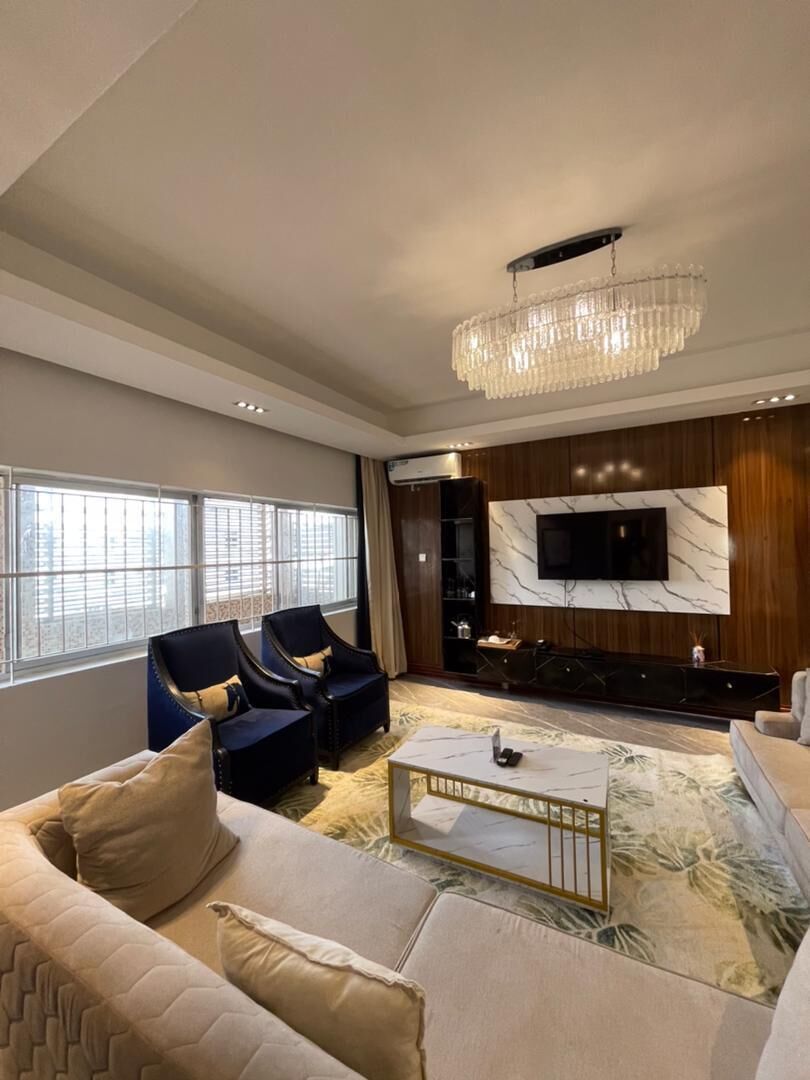 Luxury Διαμέρισμα | Περιοχή καθιστικού | Τηλεόραση LED 6 ιντσών με δορυφορικά κανάλια, Netflix