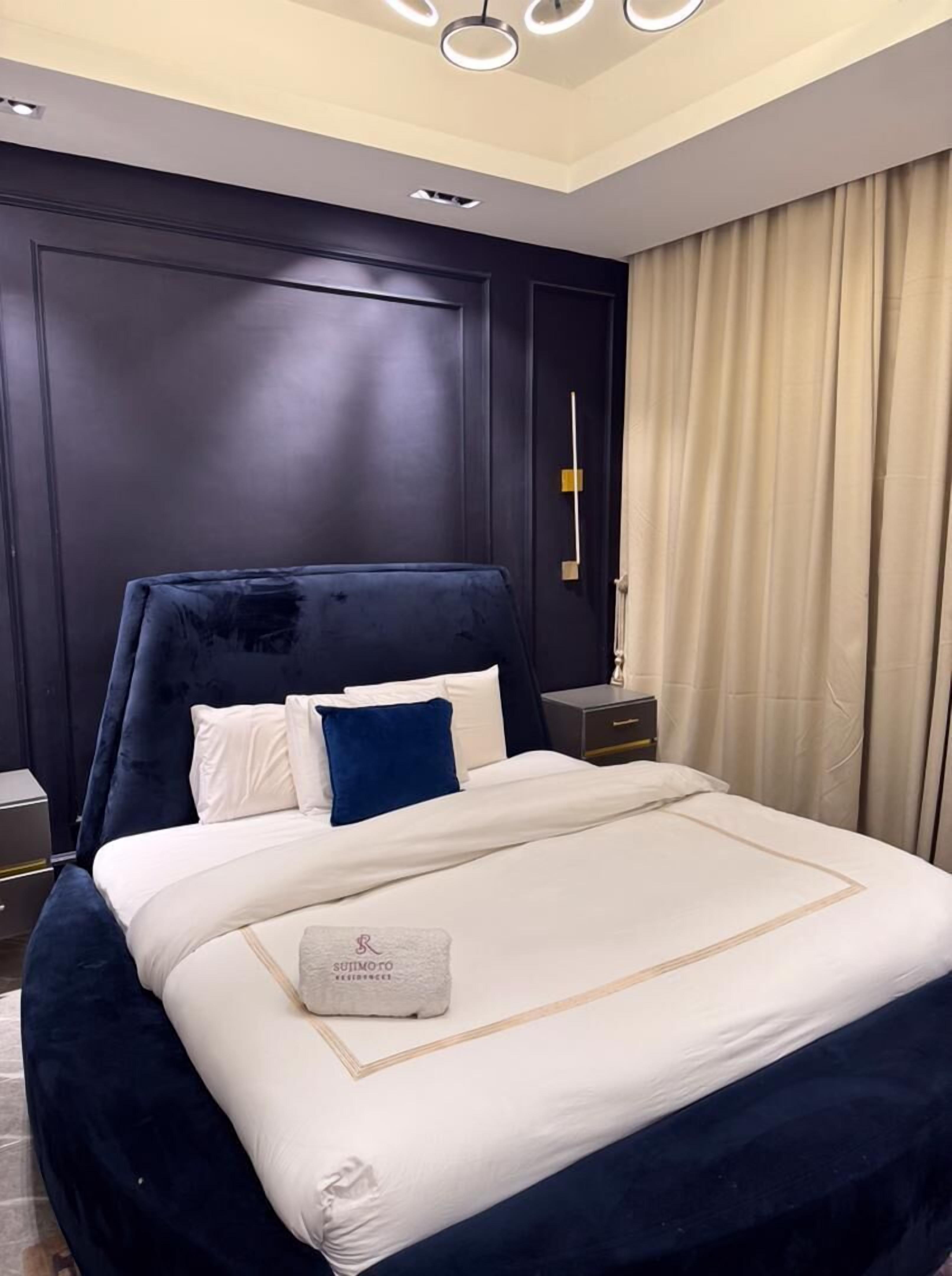 أغطية فراش متميزة ومساحة عمل للكمبيوتر المحمول ومكواة/لوح كي