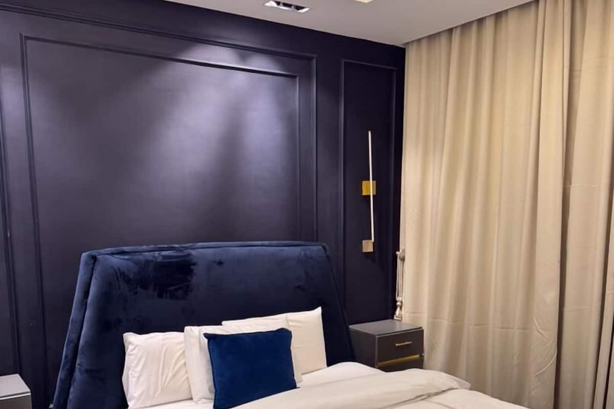 Premium bedding, laptop workspace, iron/ironing board, free WiFi