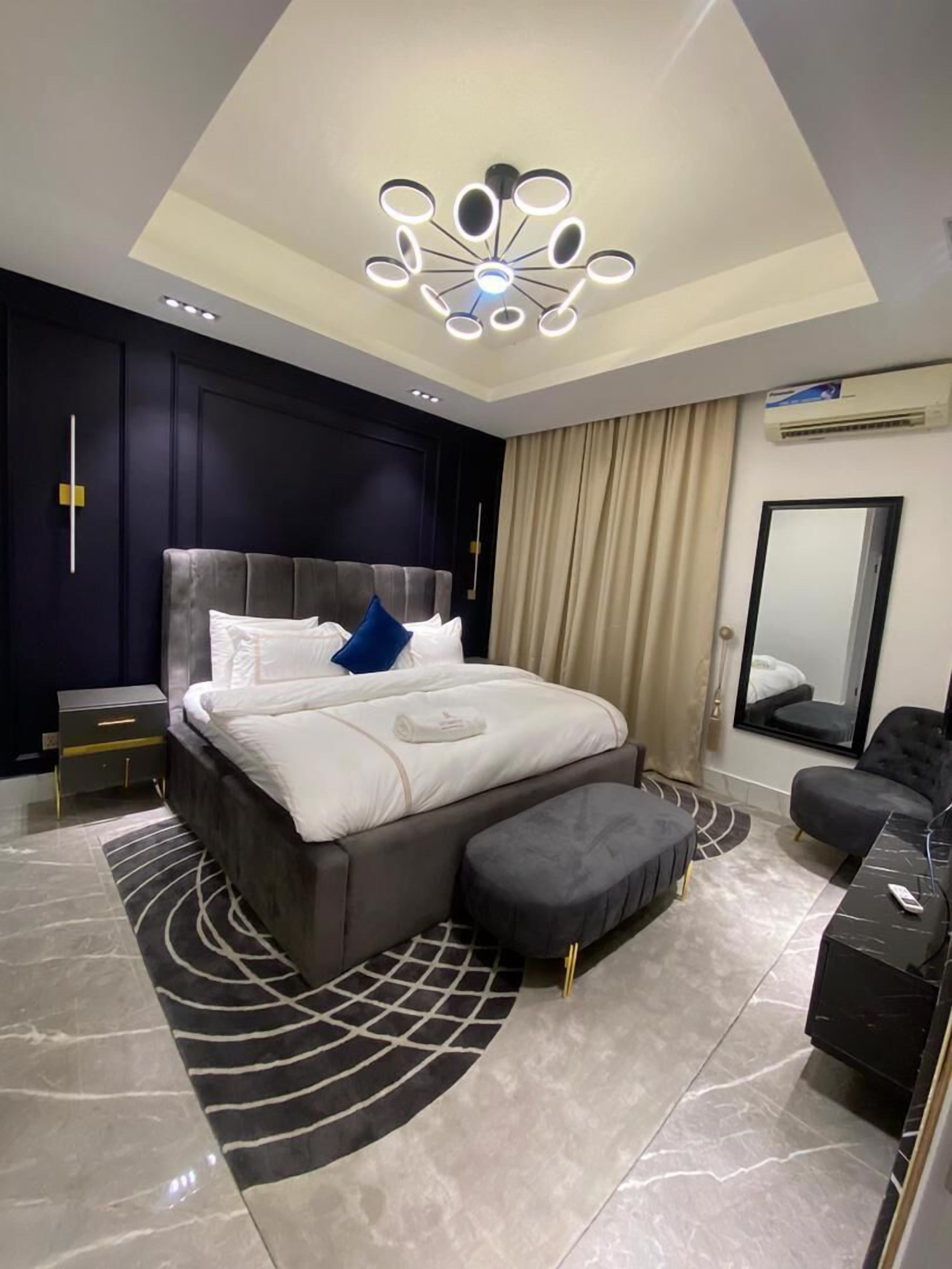 Premium bedding, laptop workspace, iron/ironing board, free WiFi