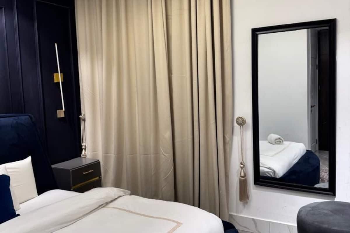 Comfort Apartment, Non Smoking, Pool Access | Premium bedding, individually decorated, laptop workspace