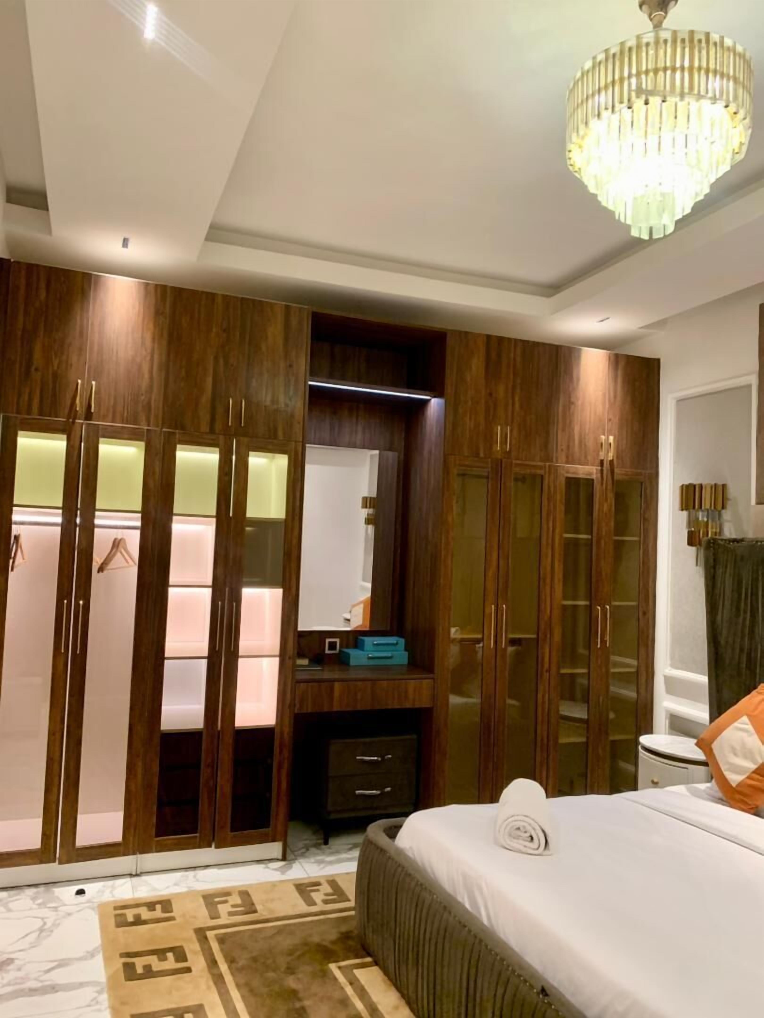 خزانة ملابس