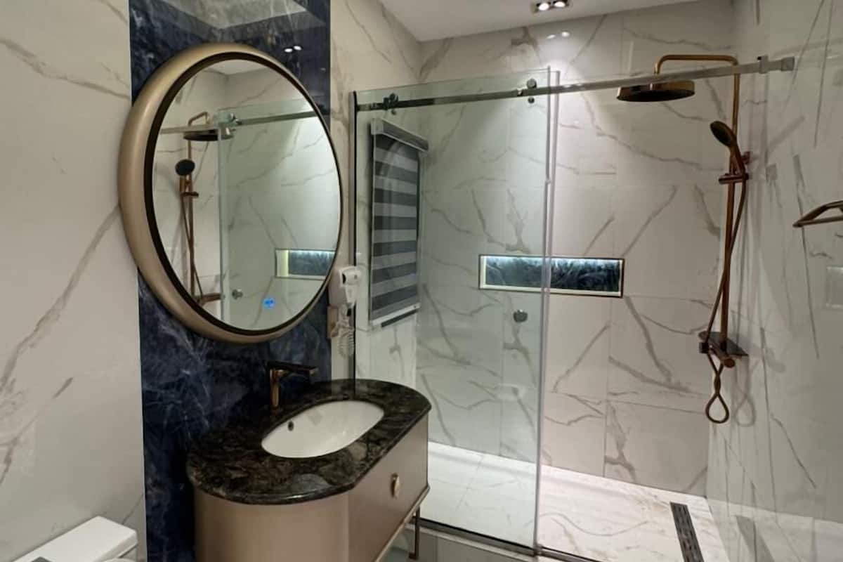 Luxury Apartment | Bathroom | Rainfall showerhead, hair dryer, bidet, towels