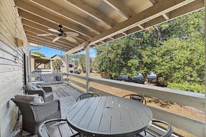 Outdoor dining - Seascape Resort 34C | Beach Access | 5 Pools (Miramar Beach)