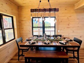 Dining - New Luxury Escape Minutes to Dollywood & Gatlinburg • EV Charger • Hot Tub (Sevierville)