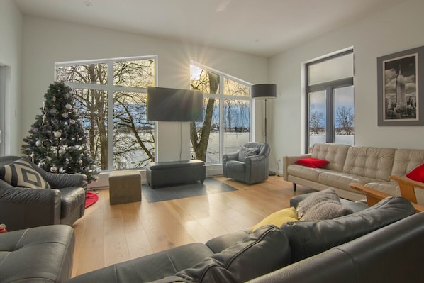 Téléviseur connecté, foyer