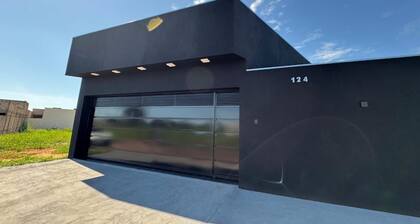 Modern and new house - Sleeps up to 12 people - Heated pool - 3 suites