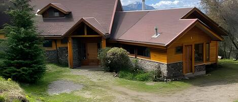 House, 3 Bedrooms | Exterior