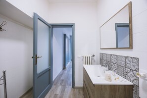 Bathroom - BHR - Amphitheater Apartment (Spoleto)