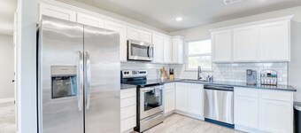 Modern 4BR Retreat Near Downtown & Trails