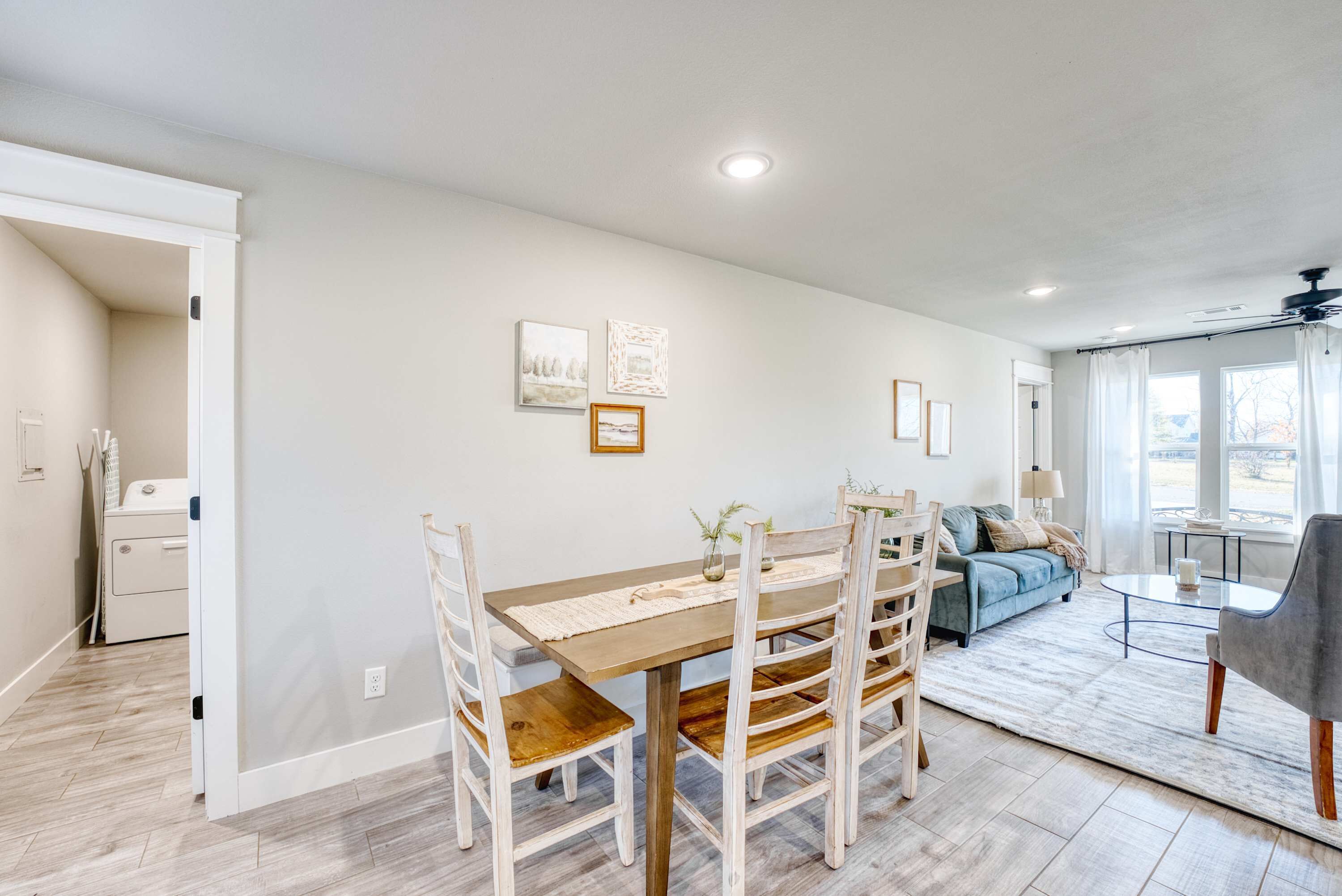 Modern 4br Retreat Near Downtown & Trails - Rogers, AR