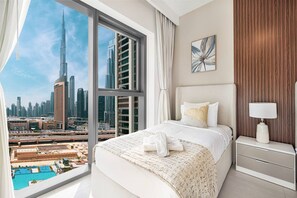 Desk, iron/ironing board, travel cot, WiFi - Stylish 2 bedroom apartment with Burj Khalifa views, connected to Dubai Mall (Dubai)