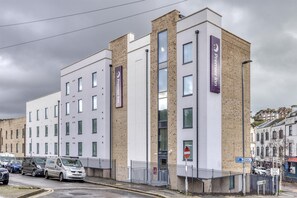 Exterior - Premier Inn Hastings Town Centre (Hastings)