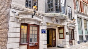 Exterior - Hub By Premier Inn London Farringdon - Old Bailey (London)