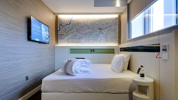 Quarto casal standard, chuveiro com barras de apoio