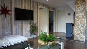 3 bedrooms, iron/ironing board, WiFi, bed sheets - Apartment 'Overlinger Gästehaus' with Private Terrace, Private Garden and Wi-Fi (Westoverledingen)