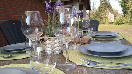 Apartment 'Overlinger Gästehaus' mit privater Terrasse, Garten und WLAN