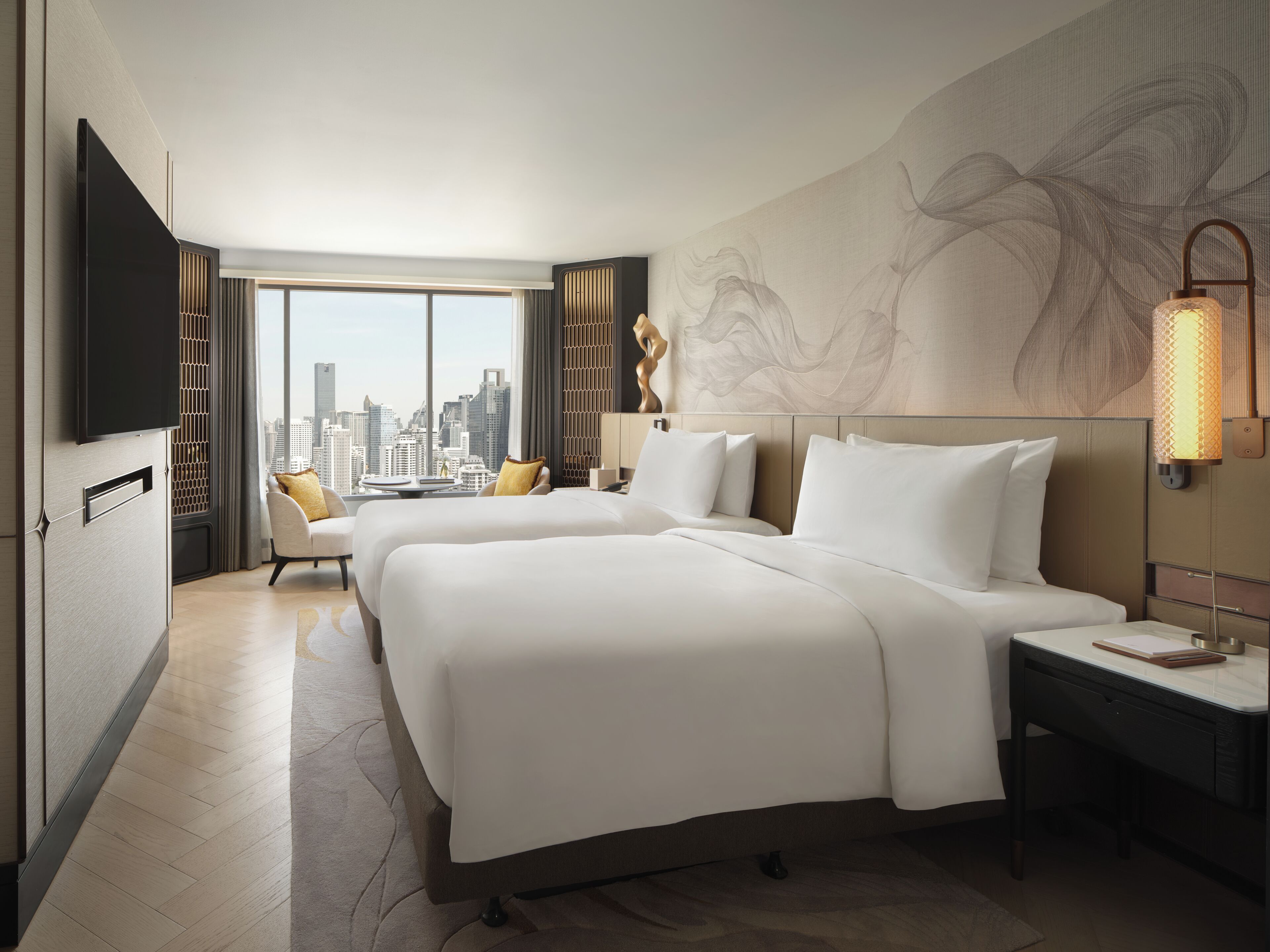 Ropa de cama de alta calidad, edredones de plumas, minibar y caja fuerte